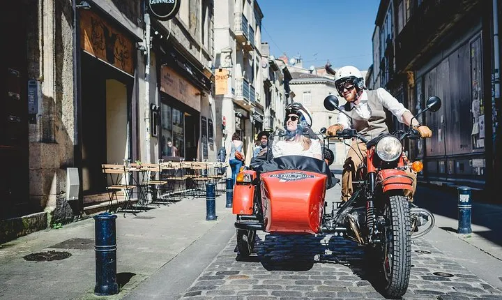 Private Tour of Bordeaux in a Sidecar 1h30