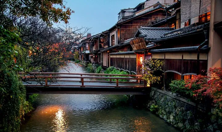 Guided Gion Tour: Explore Kyoto’s Historic Geisha District