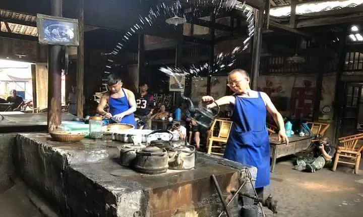 Chengdu Panda Base and Old Tea House Trip