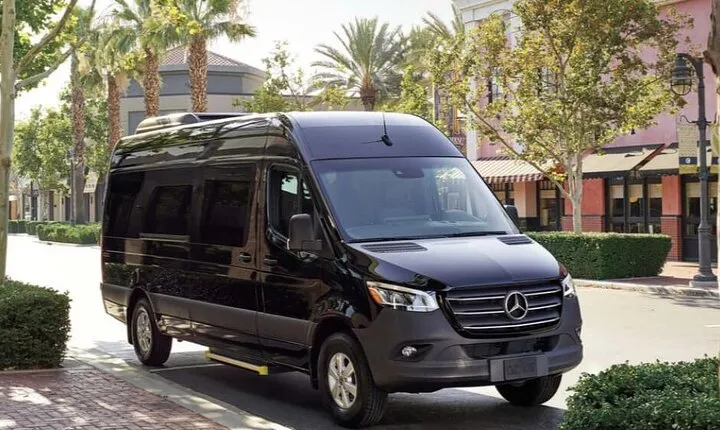 Arrival Transfer: GIG or SDU Airport to Arraial do Cabo by Van