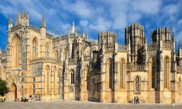 Private 1-Day Tour to Fátima Batalha Nazaré and Óbidos