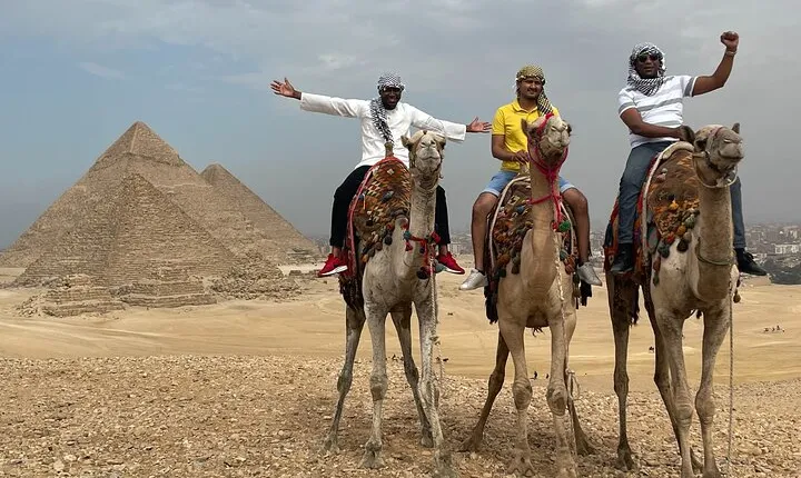 Full-Day Private Tour to Giza Pyramids and Cairo Museums