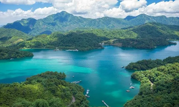 Sun Moon Lake and Qingjing Shared Day Tour From Taichung