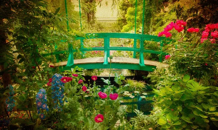 Private Round-Trip Transfer from Paris to Giverny