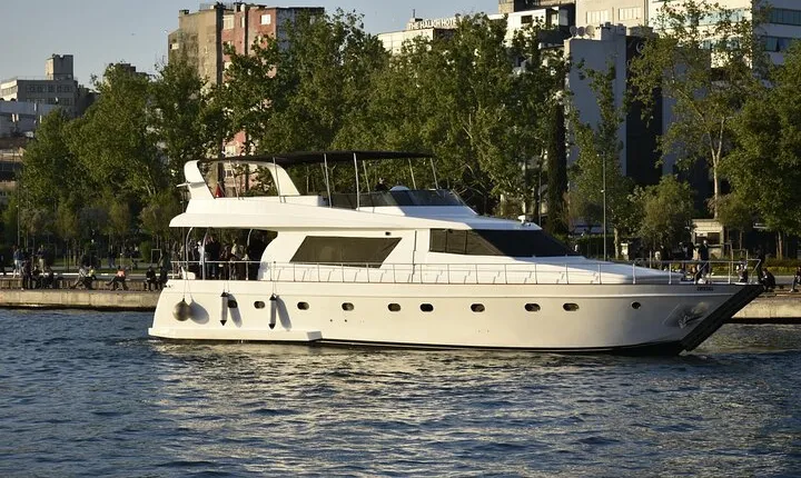 Istanbul Private Luxury Yacht on Bosphorus 25 Meter 82 Feet