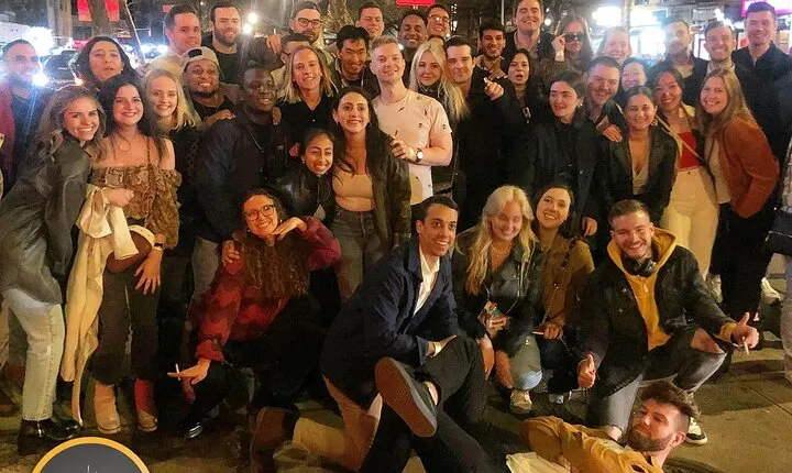 #1 NYC Pub Crawl with Rooftop Clubbing Experience