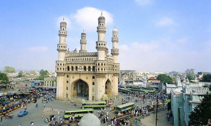 Old city Walking Tour in Charminar