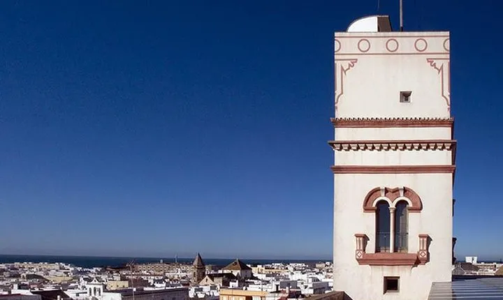Private Walking Tour of Cadiz: includes Tavira Tower