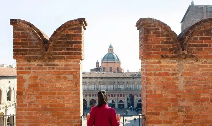 Bologna Skip-the-line entrance to the Clock Tower and Art Collections