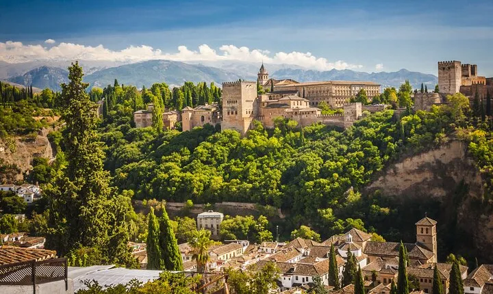 Granada, Visit Alhambra with Nasrid palaces, gardens and Alcazaba