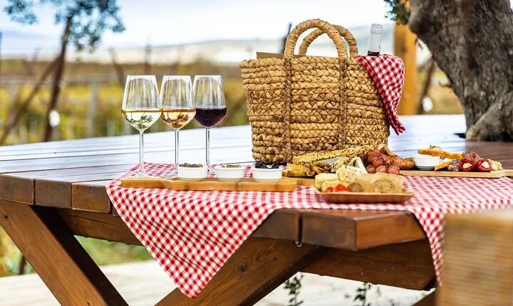 Shuttle & Wine Experience at Lyrarakis Winery
