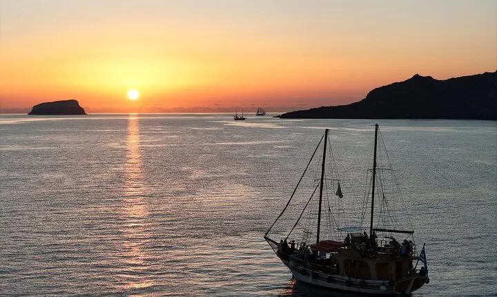 Santorini Sunset Cruise in Caldera