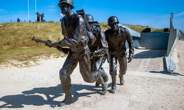 D-Day Landing Beaches : Private Tour with Port or Hotel PickUp