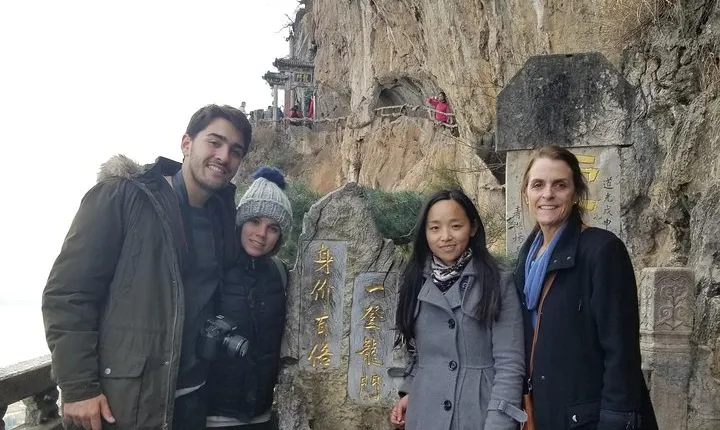 One-day West Hills and Bird & Flower Market Tour Kunming