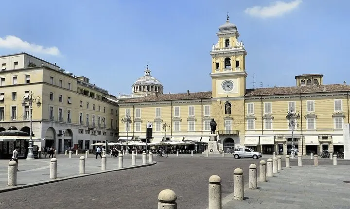 Private Transfer From Milan To Parma With a 2 Hour Stop