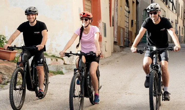 Vinci E-bike tour in Leonardo's Chianti