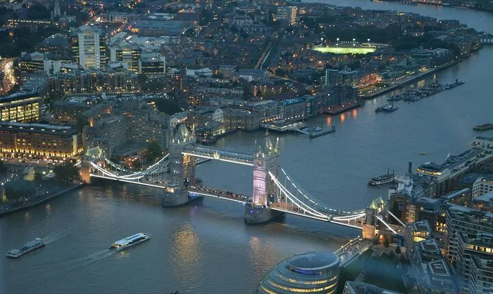 London Bridges at Night Private Illuminated Tour