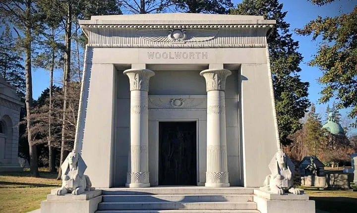 Woodlawn Cemetery: A Self-Guided Audio Tour of Gilded Age Art and Architecture