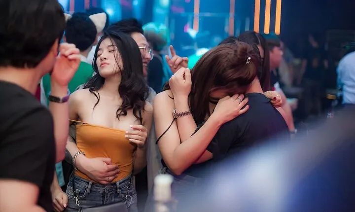 Miami Party Boat with Open Bar, Dancing & Skyline Views