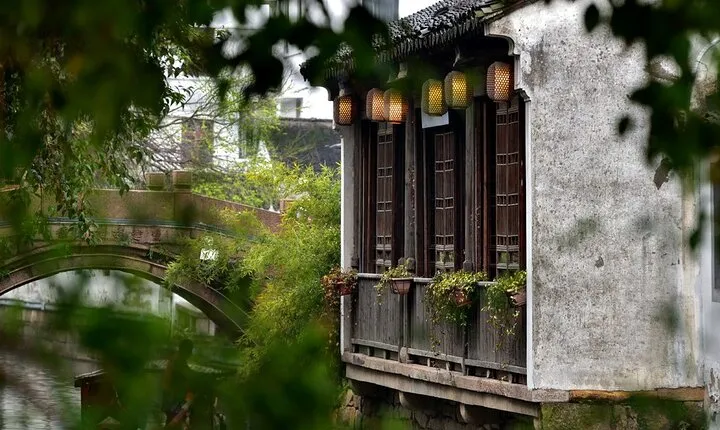 Full-Day Private Suzhou and Tongli Tour by Bullet Train 