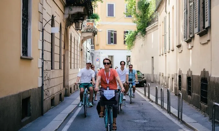 Highlights and hidden gems of Milan Bike Tour