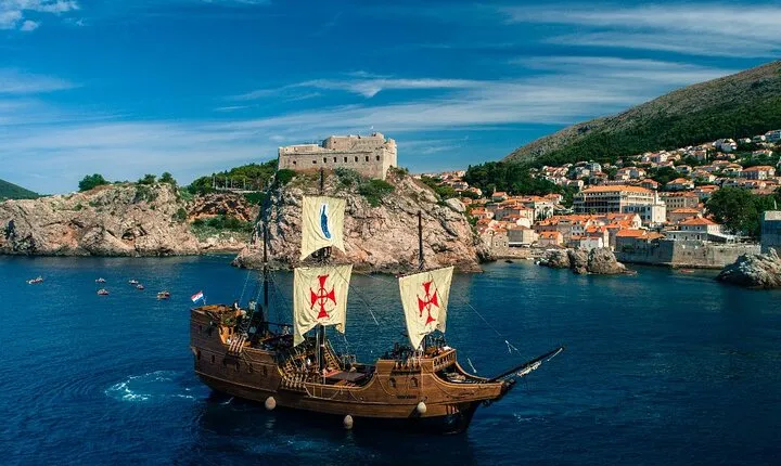 Dubrovnik Panoramic Cruise on a Wooden Galleon with a Live Show