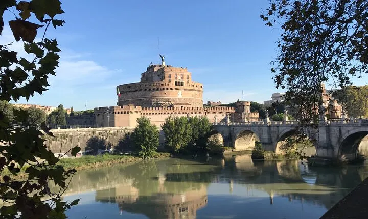 Private Walking tour in Castel Sant'Angelo with Pickup