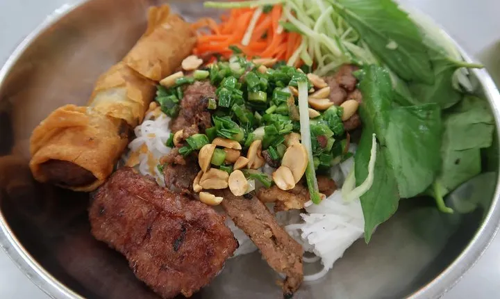 Ho Chi Minh Private Half Day Street Food Tour with Local Students
