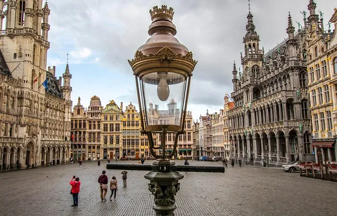 Explore Brussels in 1 hour with a Local