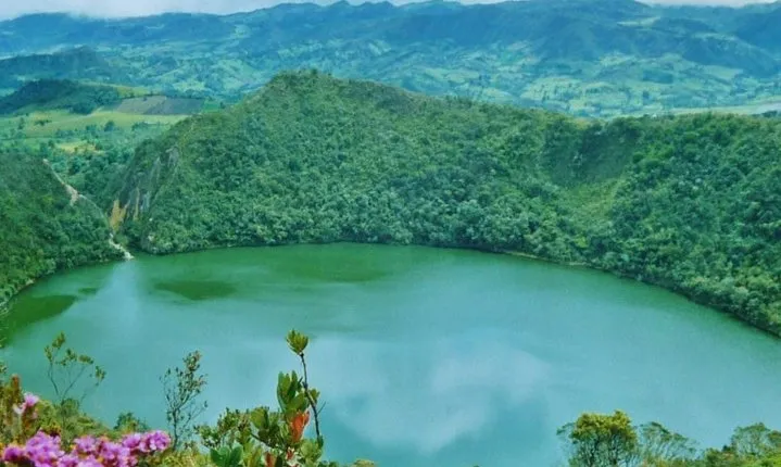 Tour Privado Mina de sal de Nemocón y Laguna de Guatavita desde Bogotá.