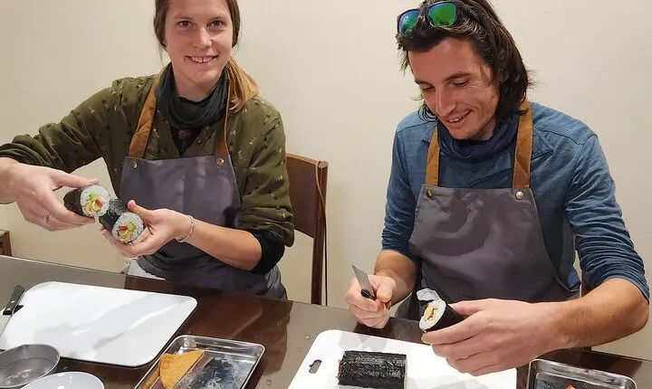 Nishiki Market, Private Sushi class & Sake Tasting in Townhouse