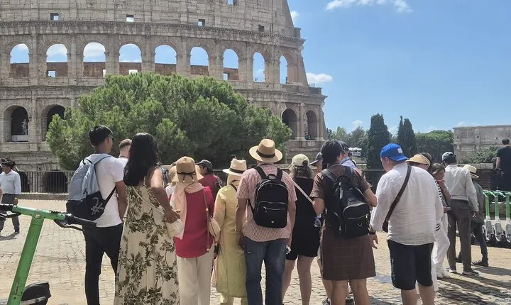 Colosseum Roman Forum and Palatine Hill small Tour