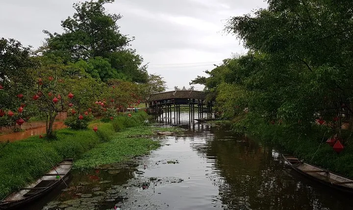 Biking to Thanh Toan village 