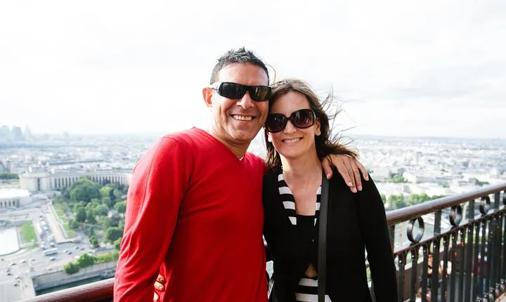 Small-Group Eiffel Tower Tour with Reserved Entry & Summit Access
