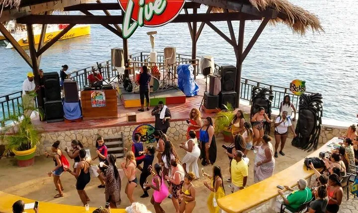 Negril Catamaran: Adults Sunset Party with Drinks & DJ