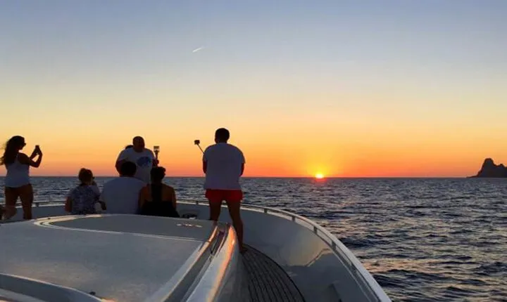 Small Group Tour in Positano by Boat at Sunset with Prosecco