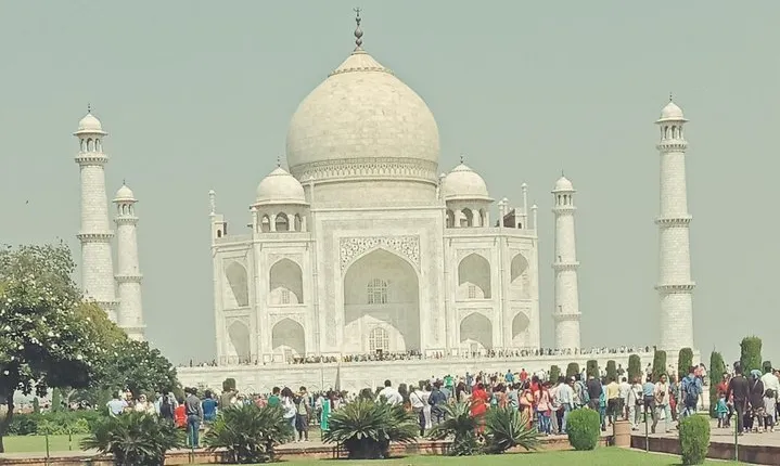 Sunrise at Taj Mahal in Same Day Tour by Car Delhi to Agra