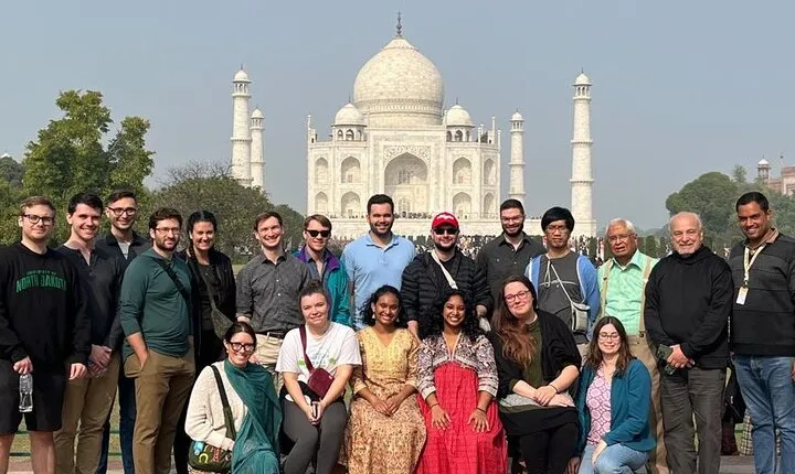 Taj Mahal Tour By Gatimaan express with lunch