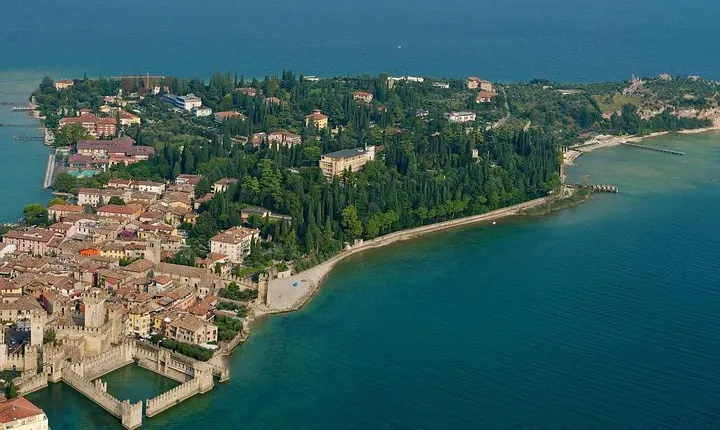 Sirmione & Verona, Lake Garda, private guided tour from Milan