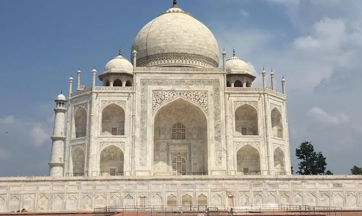 Agra TajMahal Tour by Gatiman Exp. Train