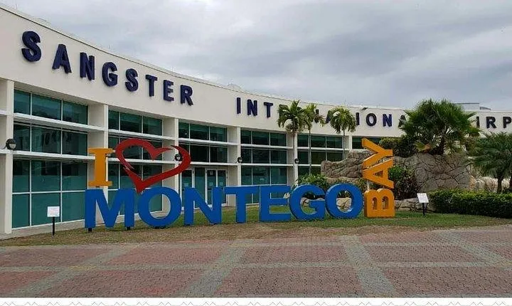 Airport Transfer to Ocho Rios Hotels (Round-Trip)