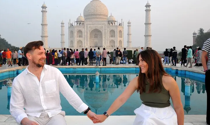 Agra: Skip the Line Taj Mahal and Agra Fort Private Day Tour