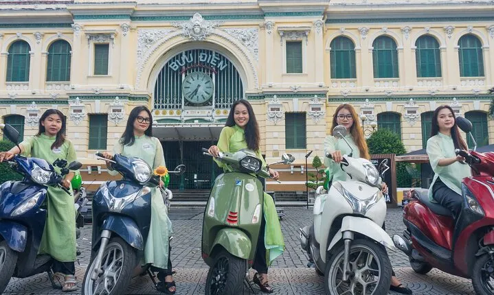 Saigon Night Sights & Local Food by Motorbike| Opt: Ao Dai Riders