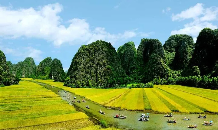 From Hanoi to Ninh Binh Day Trip: Tam Coc, Hoa Lu, and Mua Cave