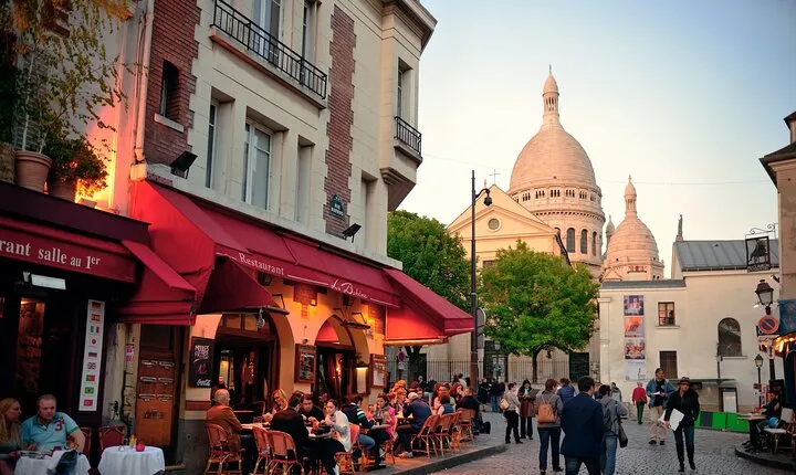 Paris Bites & Stories : A Tasty City Adventure with a Local