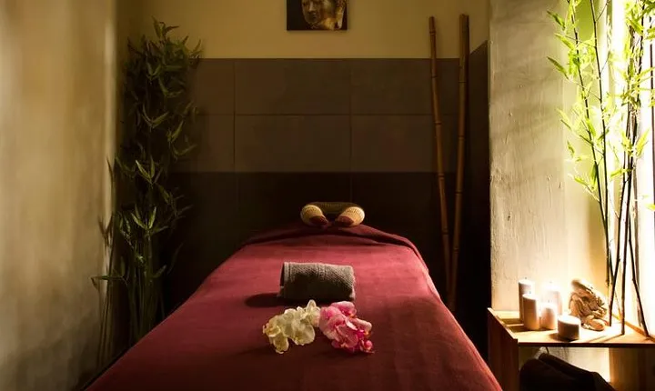 90-Minute Aroma Oil Massage plus 20' min Free Fish Pedi