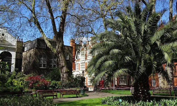 Mayfair, London's famous aristocratic village - Exclusive, Private Walking Tour