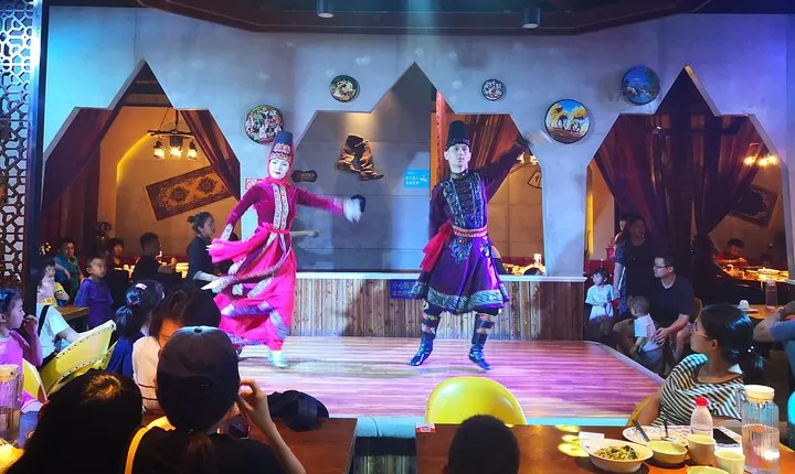 Private 3-hour Xi'an Xinjiang Uyghur Muslim Dining and Show