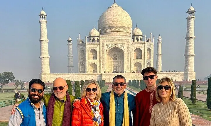 Jaipur to Agra Private Taj Mahal and Fort Tour