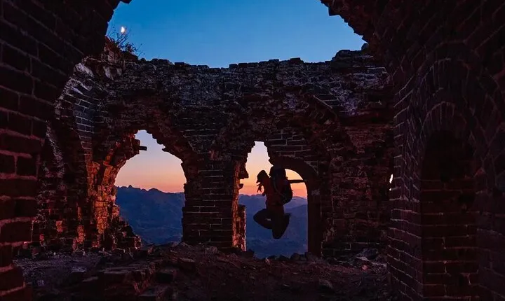 Beijing Evening Tour: illuminated Great Wall and Gubei Water Town